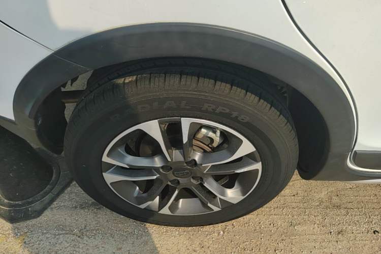 Used Geely Auto Vision X3 2019 Upgraded Model 1.5L CVT Prestige Version Right Rear Wheel Hub