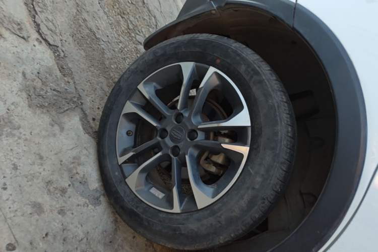 Used Geely Auto Vision X3 2019 Upgraded Model 1.5L Manual Elite Version Right Rear Wheel Hub