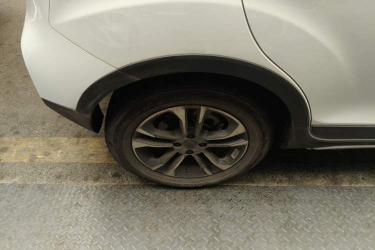 Used Geely Auto Vision X3 2019 Upgraded Model 1.5L CVT Prestige Version Right Rear Wheel Hub