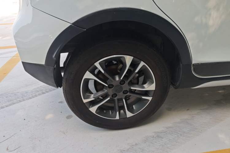 Used Geely Auto Vision X3 2019 Upgraded Model 1.5L Manual Elite Version Right Rear Wheel Hub