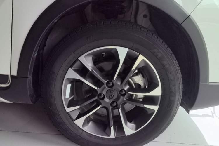 Used Geely Auto Vision X3 2019 Upgraded Model 1.5L CVT Elite Version Right Rear Wheel Hub
