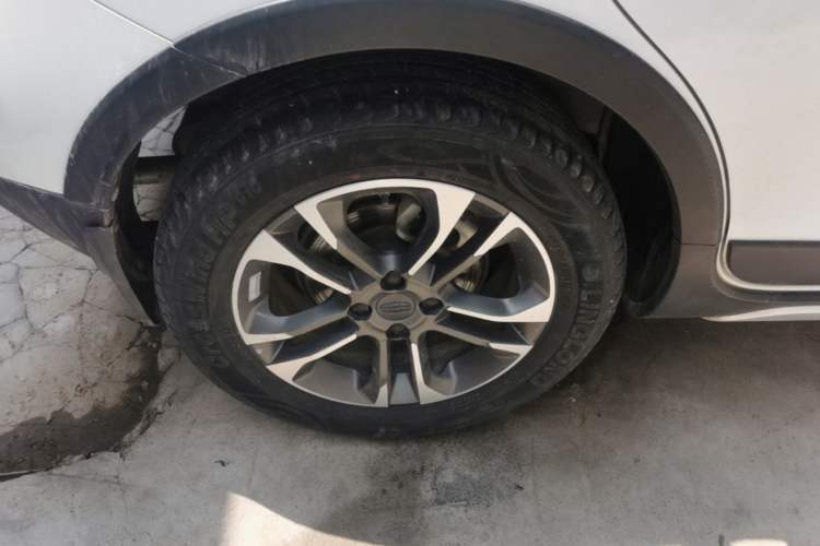 Used Geely Auto Vision X3 2019 Upgraded Model 1.5L Manual Elite Version Right Rear Wheel Hub