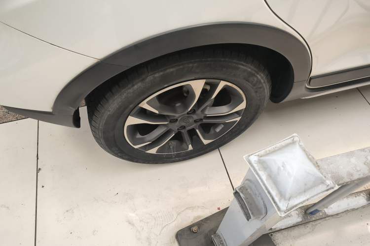 Used Geely Auto Vision X3 2019 Upgraded Model 1.5L CVT Elite Version Right Rear Wheel Hub