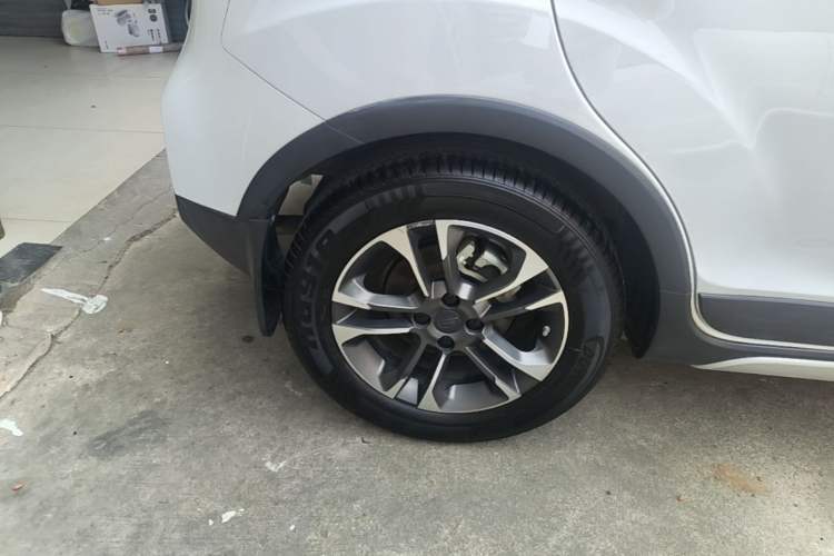 Used Geely Auto Vision X3 2019 Upgraded Model 1.5L CVT Prestige Version Right Rear Wheel Hub