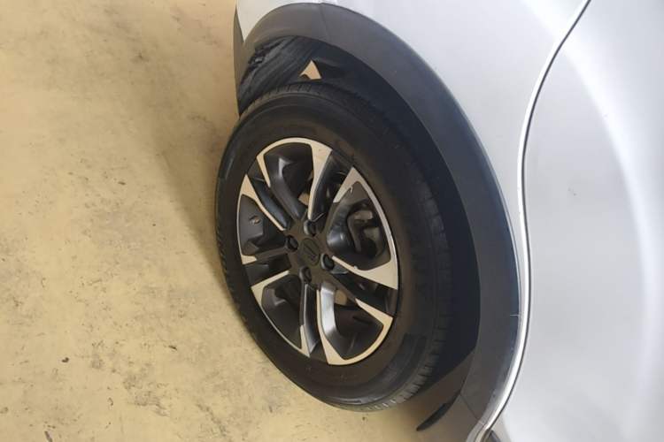 Used Geely Auto Vision X3 2019 Upgraded Model 1.5L CVT Elite Version Right Rear Wheel Hub