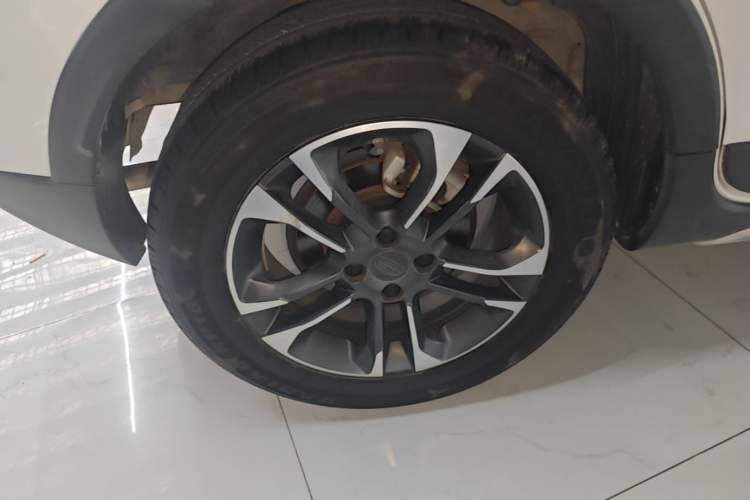 Used Geely Auto Vision X3 2019 Upgraded Model 1.5L Manual Elite Version Right Rear Wheel Hub