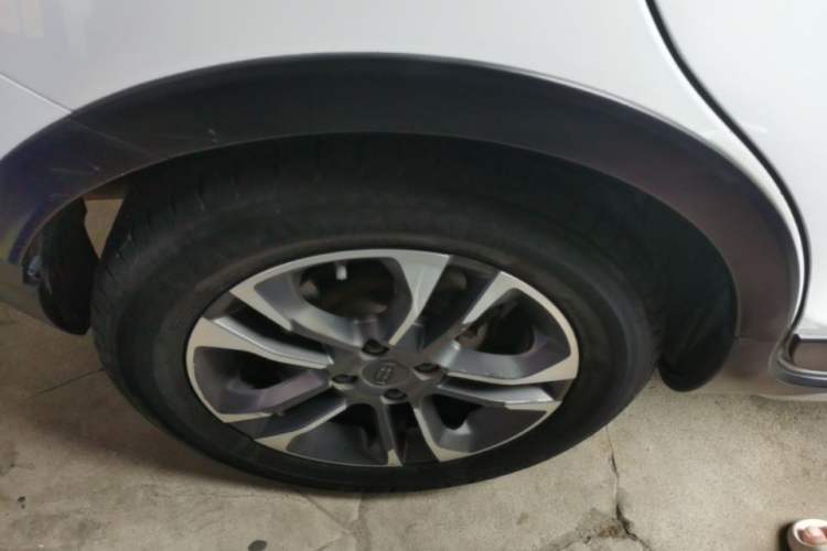 Used Geely Auto Vision X3 2019 Upgraded Model 1.5L CVT Elite Version Right Rear Wheel Hub