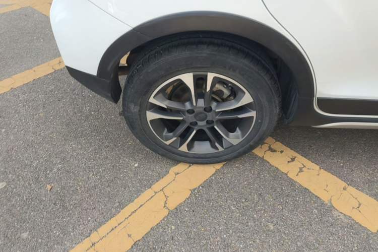 Used Geely Auto Vision X3 2019 Upgraded Model 1.5L CVT Elite Version Right Rear Wheel Hub