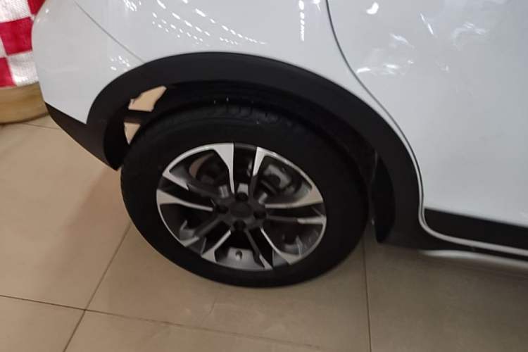Used Geely Auto Vision X3 2019 Upgraded Model 1.5L CVT Elite Version Right Rear Wheel Hub