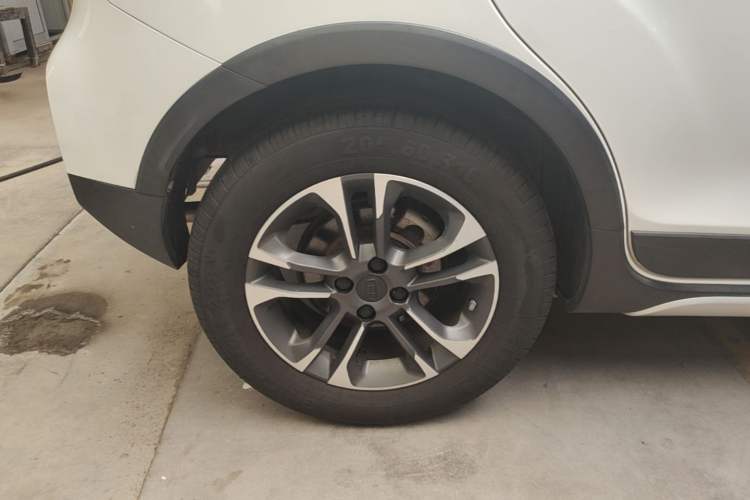 Used Geely Auto Vision X3 2019 Upgraded Model 1.5L CVT Prestige Version Right Rear Wheel Hub