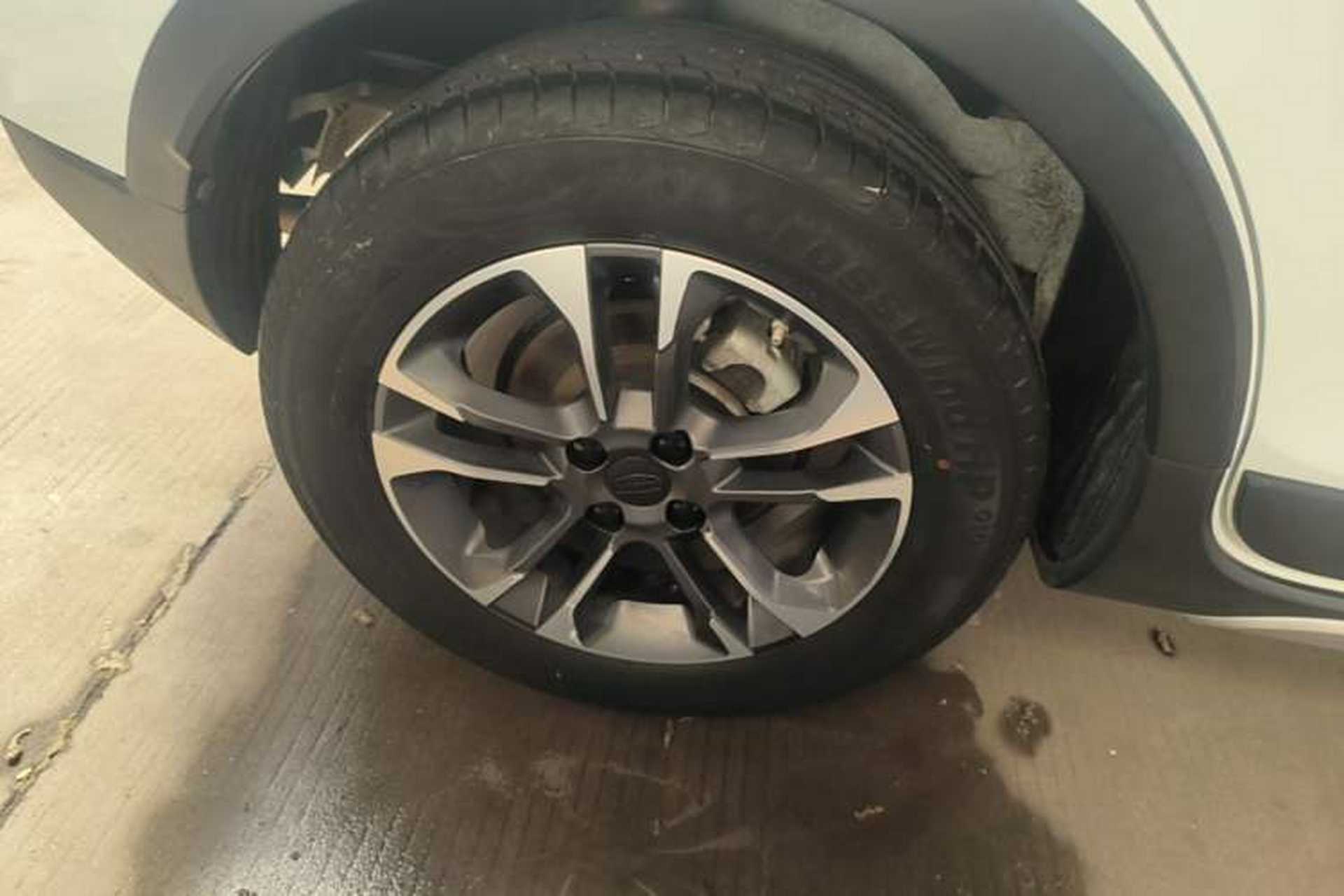 Used Geely Auto Vision X3 2019 Upgraded Model 1.5L CVT Elite Version Right Rear Wheel Hub