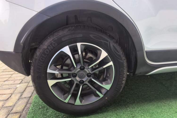 Used Geely Auto Vision X3 2019 Upgraded Model 1.5L Manual Luxury Version Right Rear Wheel Hub