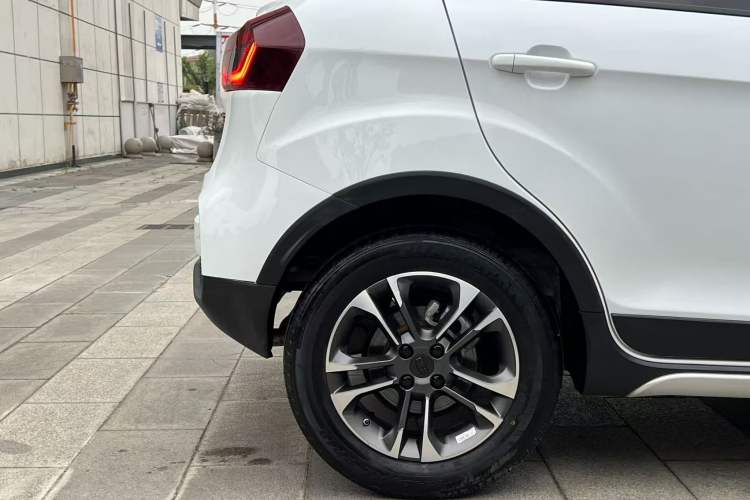 Used Geely Auto Vision X3 2019 Upgraded Model 1.5L CVT Elite Version Right Rear Wheel Hub