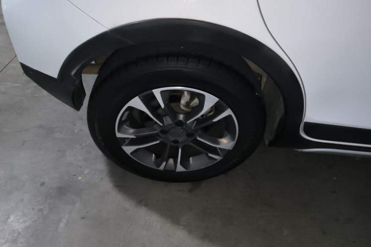 Used Geely Auto Vision X3 2019 Upgraded Model 1.5L CVT Elite Version Right Rear Wheel Hub