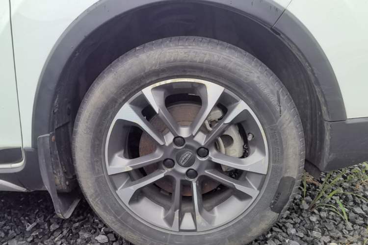 Used Geely Auto Vision X3 2019 Upgraded Model 1.5L Manual Elite Version Right Rear Wheel Hub