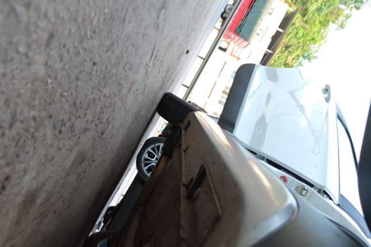 Used Geely Auto Vision X3 2019 Upgraded Model 1.5L CVT Elite Version Right Side Sill