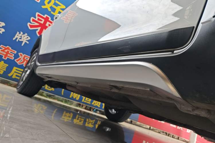 Used Geely Auto Vision X3 2019 Upgraded Model 1.5L CVT Elite Version Right Side Sill