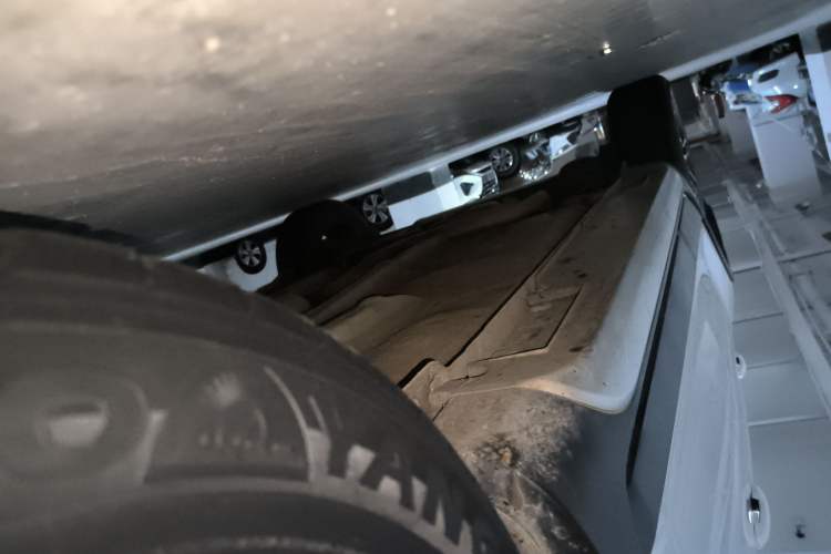 Used Geely Auto Vision X3 2019 Upgraded Model 1.5L CVT Elite Version Right Side Sill