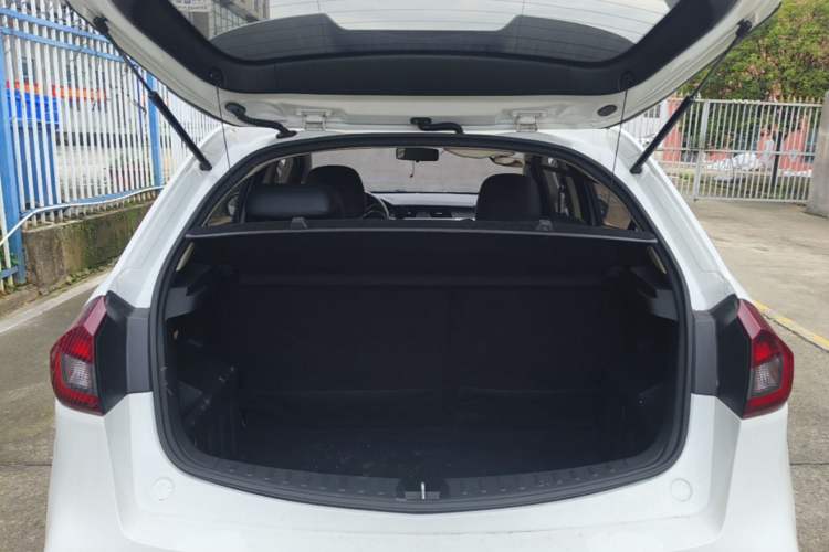 Used Geely Auto Vision X3 2019 Upgraded Model 1.5L CVT Elite Version Trunk