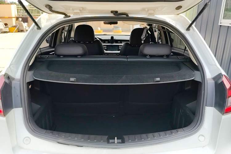 Used Geely Auto Vision X3 2019 Upgraded Model 1.5L CVT Elite Version Trunk