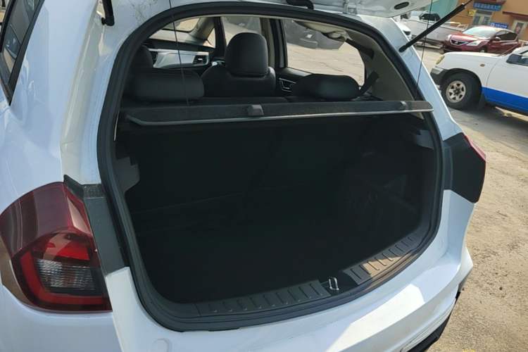 Used Geely Auto Vision X3 2019 Upgraded Model 1.5L CVT Prestige Version Trunk