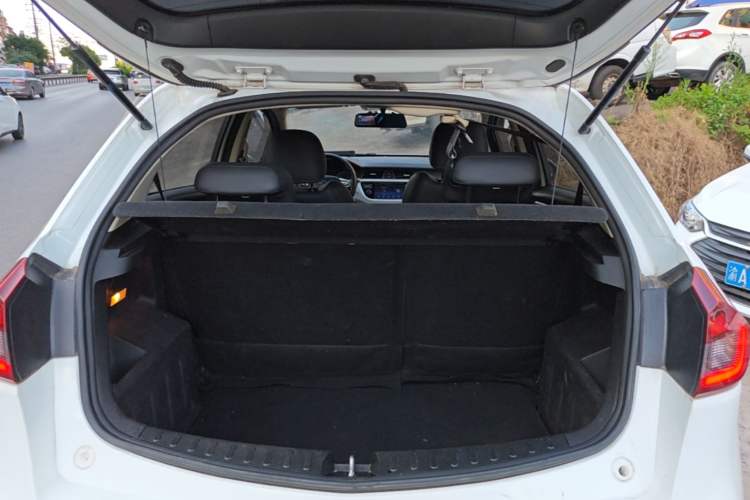 Used Geely Auto Vision X3 2019 Upgraded Model 1.5L Manual Elite Version Trunk