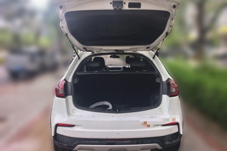 Used Geely Auto Vision X3 2019 Upgraded Model 1.5L Manual Luxury Version Trunk