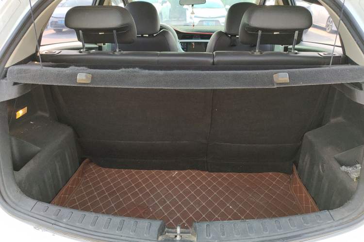 Used Geely Auto Vision X3 2019 Upgraded Model 1.5L CVT Prestige Version Trunk