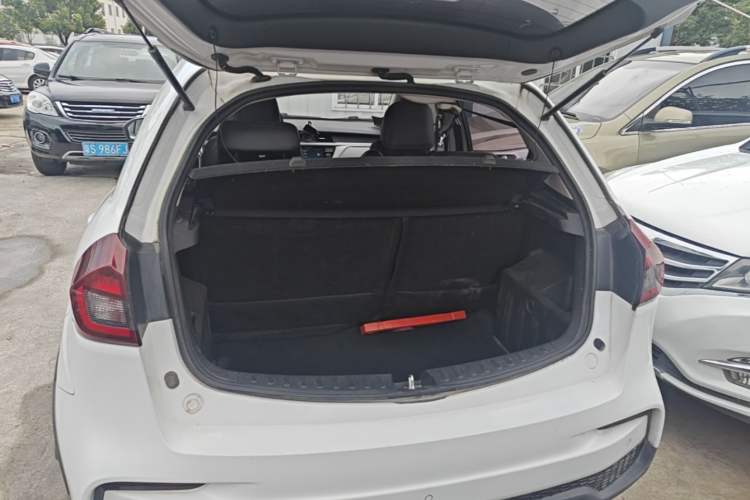 Used Geely Auto Vision X3 2019 Upgraded Model 1.5L CVT Elite Version Trunk