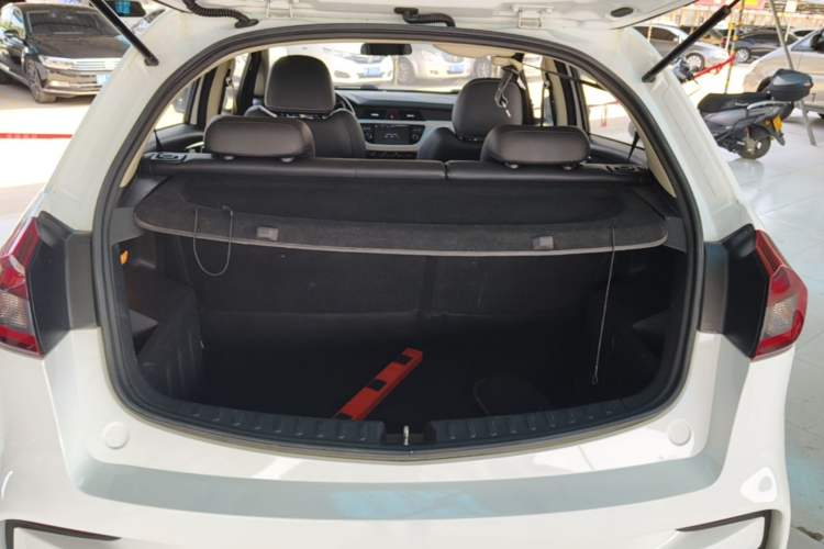 Used Geely Auto Vision X3 2019 Upgraded Model 1.5L Manual Luxury Version Trunk