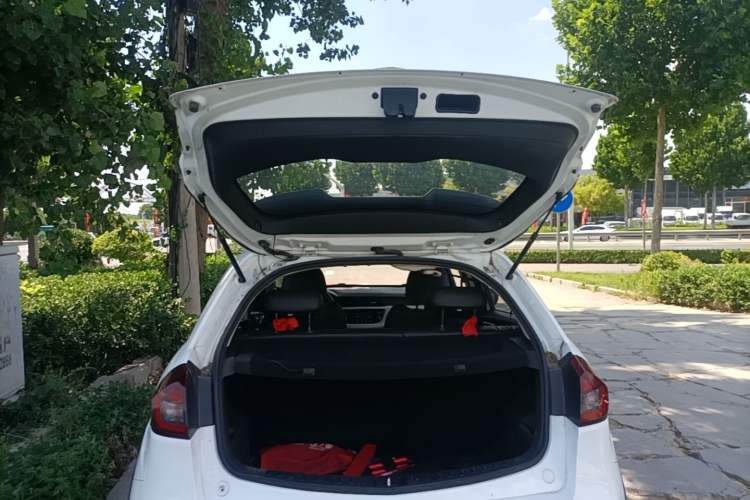 Used Geely Auto Vision X3 2019 Upgraded Model 1.5L Manual Elite Version Trunk