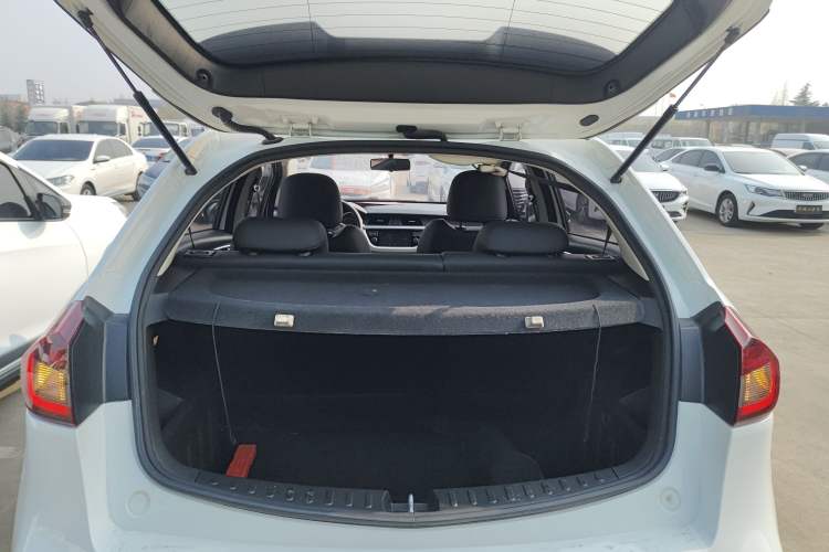 Used Geely Auto Vision X3 2019 Upgraded Model 1.5L CVT Elite Version Trunk