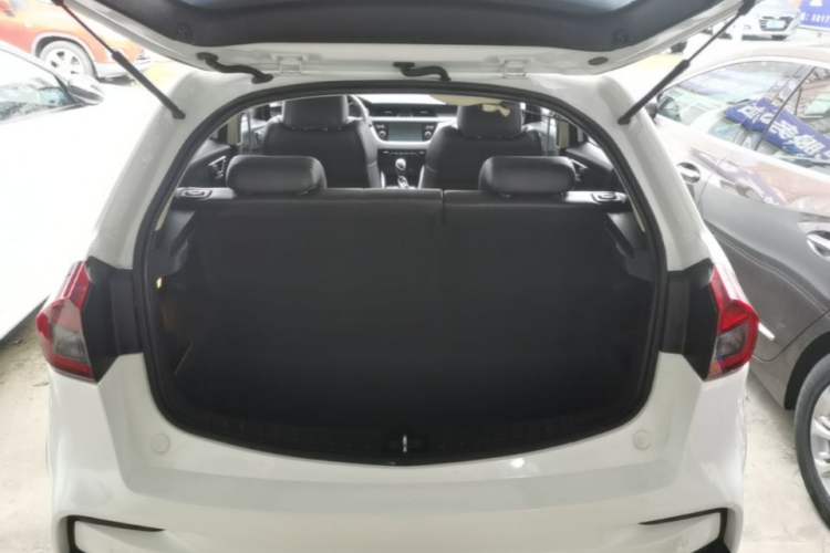 Used Geely Auto Vision X3 2019 Upgraded Model 1.5L CVT Elite Version Trunk