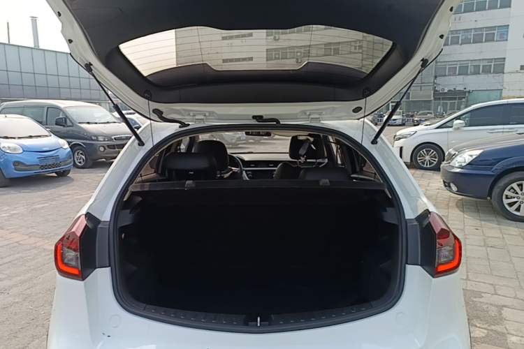 Used Geely Auto Vision X3 2019 Upgraded Model 1.5L Manual Luxury Version Trunk