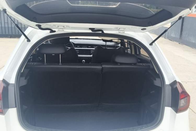 Used Geely Auto Vision X3 2019 Upgraded Model 1.5L CVT Elite Version Trunk