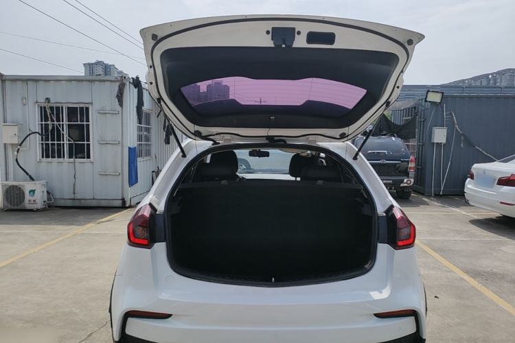Used Geely Auto Vision X3 2019 Upgraded Model 1.5L CVT Elite Version Trunk