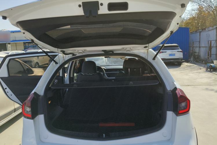 Used Geely Auto Vision X3 2019 Upgraded Model 1.5L Manual Luxury Version Trunk