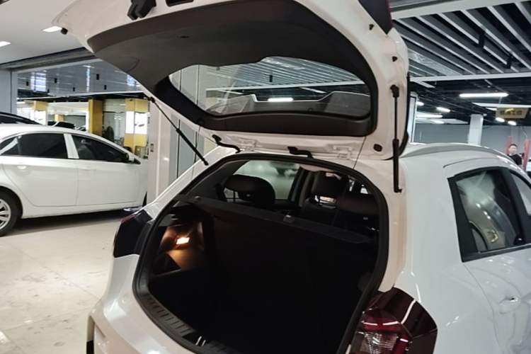 Used Geely Auto Vision X3 2019 Upgraded Model 1.5L CVT Elite Version Trunk