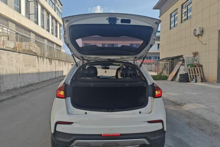 Used Geely Auto Vision X3 2019 Upgraded Model 1.5L Manual Elite Version Trunk