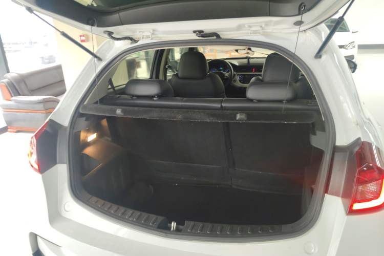 Used Geely Auto Vision X3 2019 Upgraded Model 1.5L CVT Prestige Version Trunk