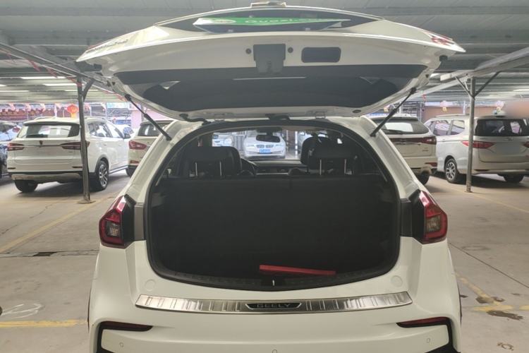 Used Geely Auto Vision X3 2019 Upgraded Model 1.5L CVT Prestige Version Trunk