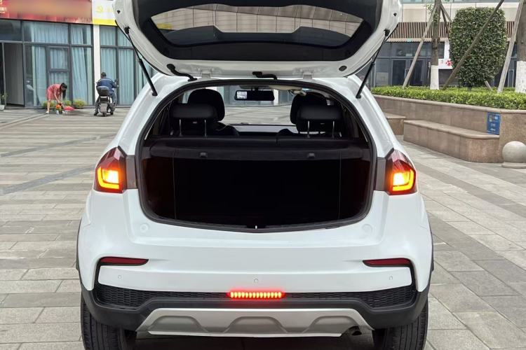 Used Geely Auto Vision X3 2019 Upgraded Model 1.5L CVT Elite Version Trunk