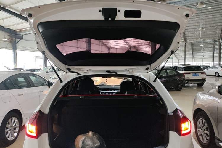Used Geely Auto Vision X3 2019 Upgraded Model 1.5L CVT Elite Version Trunk
