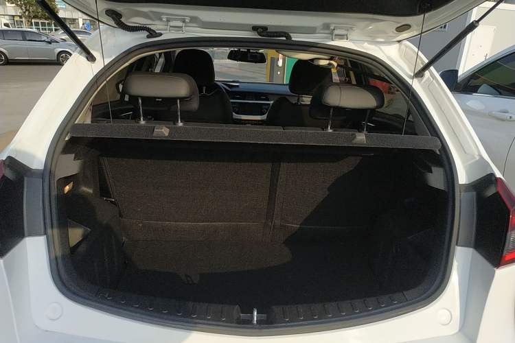 Used Geely Auto Vision X3 2019 Upgraded Model 1.5L Manual Elite Version Trunk