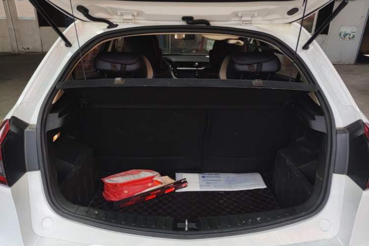 Used Geely Auto Vision X3 2019 Upgraded Model 1.5L CVT Elite Version Trunk