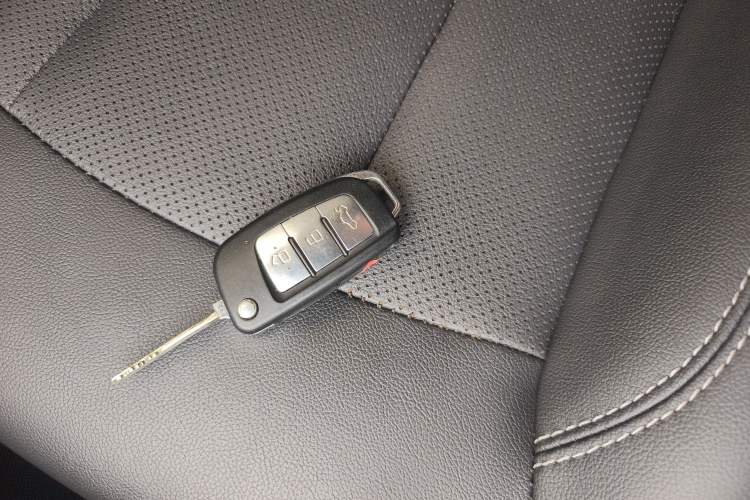 Used Geely Auto Vision X3 2019 Upgraded Model 1.5L Manual Elite Version Vehicle Key