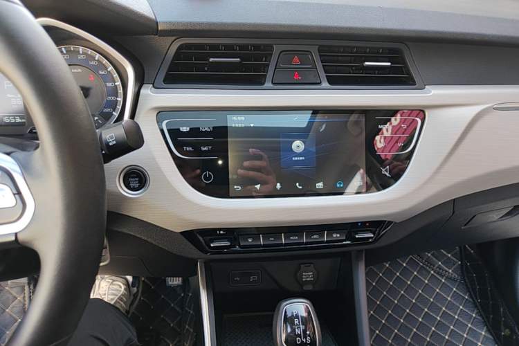 Used Geely Auto Vision X3 2019 Upgraded Model 1.5L CVT Prestige Version Audio And AC Panel