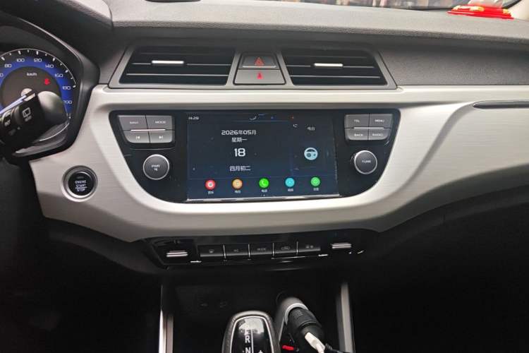 Used Geely Auto Vision X3 2019 Upgraded Model 1.5L CVT Elite Version Audio And AC Panel
