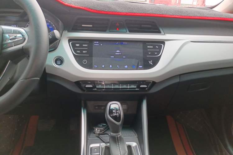 Used Geely Auto Vision X3 2019 Upgraded Model 1.5L CVT Prestige Version Audio And AC Panel