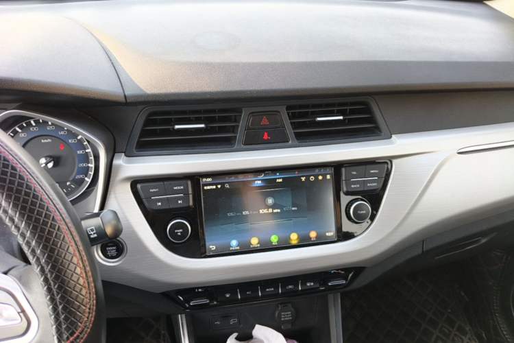 Used Geely Auto Vision X3 2019 Upgraded Model 1.5L CVT Elite Version Audio And AC Panel